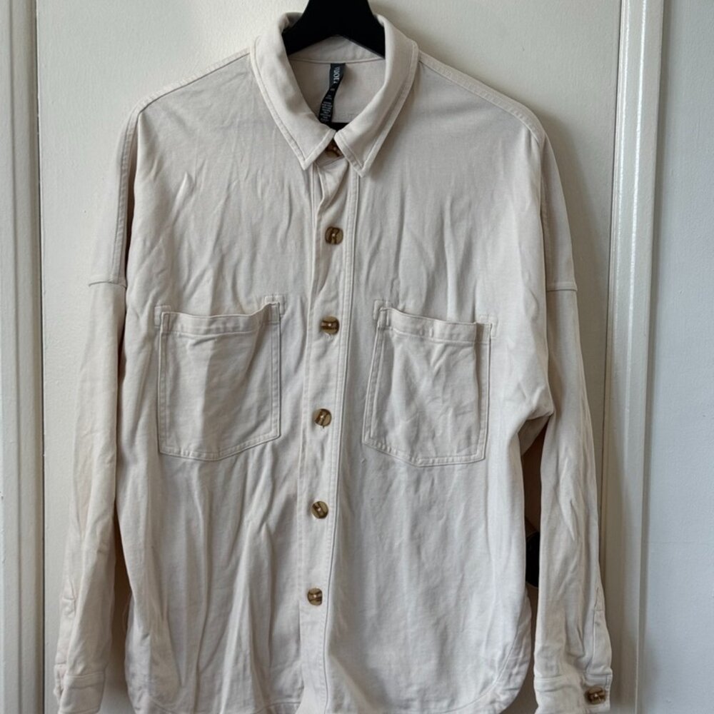 Vuori Women’s Button Down Shirt XS/S Cream 100% Cotton Overshirt Soft Utility